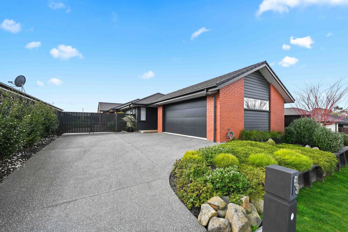63 Ladeira Place, Fitzroy, Hamilton - Carousel 1