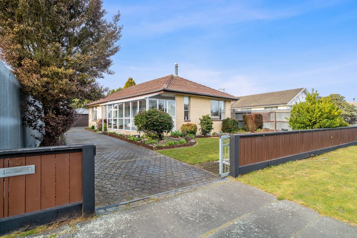 5 McKellar Place, Hornby, Christchurch - Carousel 21