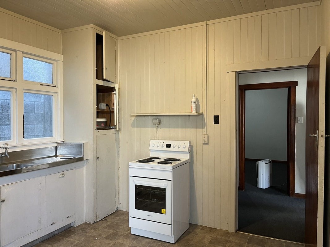 402A Queen Street East, Hastings, Hastings - Carousel 6