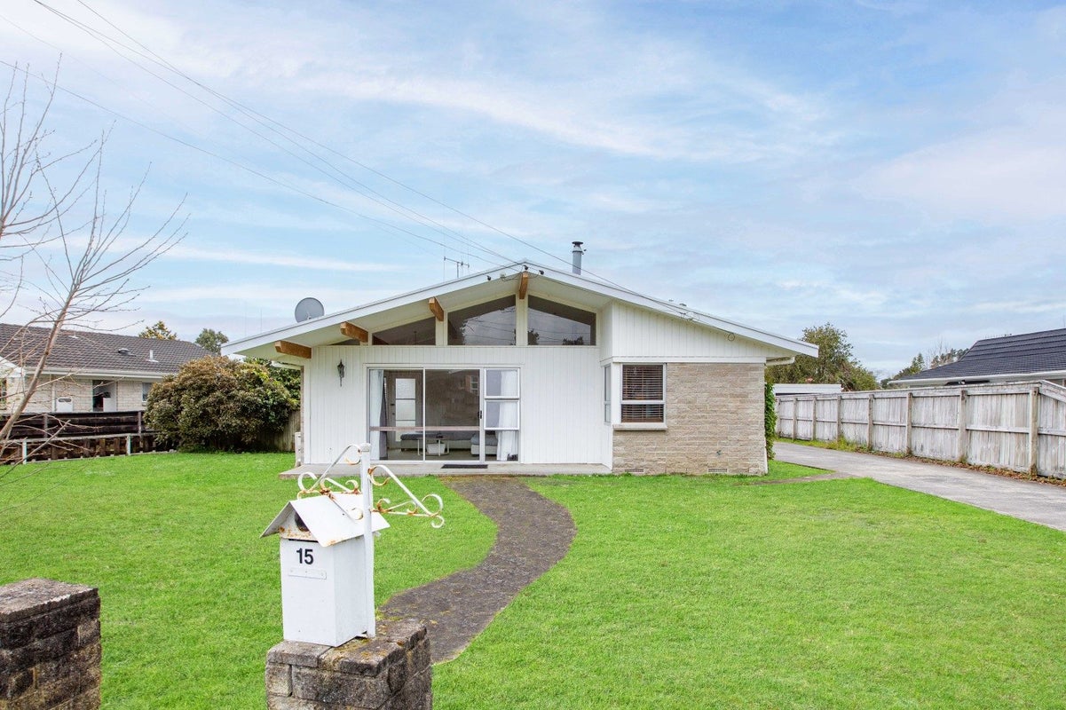 15 Dermont Street, Bader, Hamilton - Carousel 1