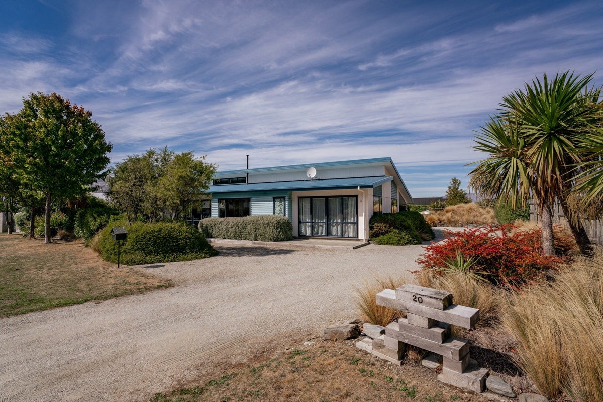 20 Timsfield Drive, Wanaka - Carousel 1
