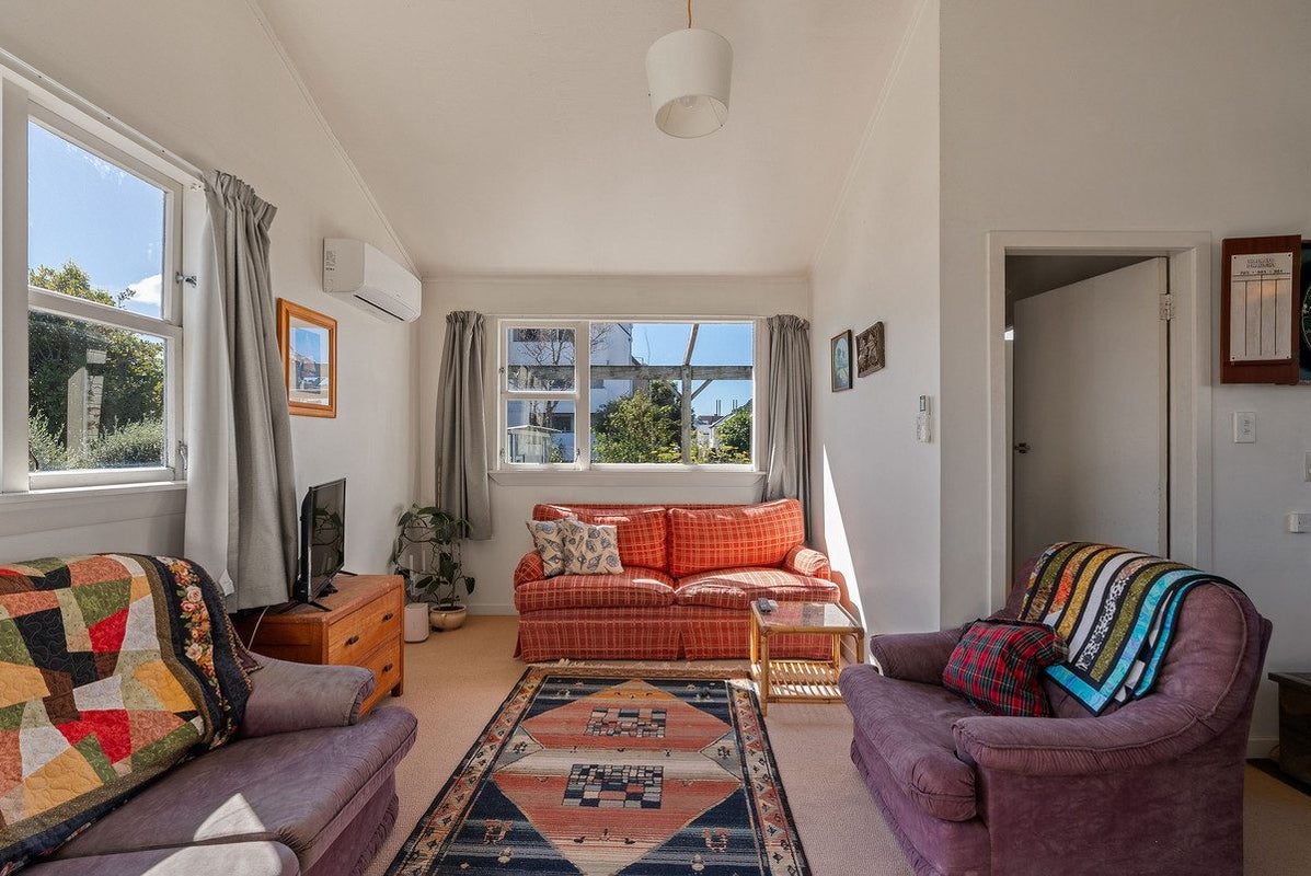 11 Cardall Street, Newtown, Wellington - Carousel 2