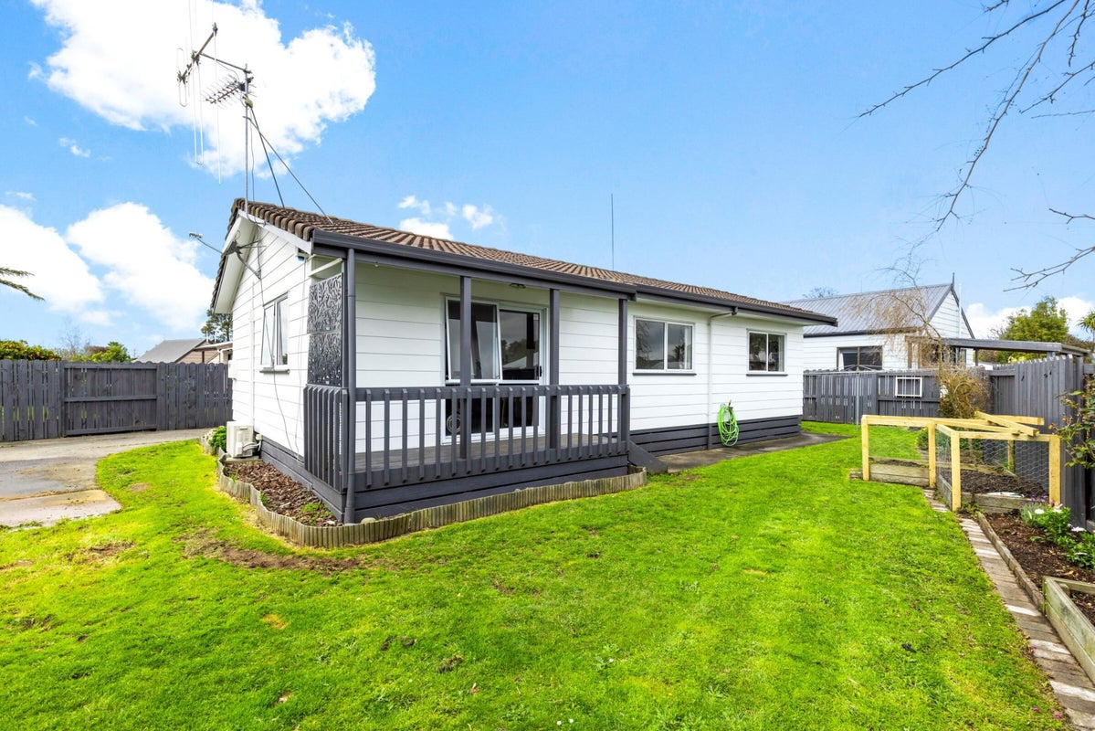 27B Garland Drive, St Andrews, Hamilton - Carousel 1