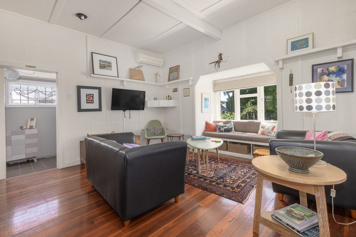 11 Whanake Street, Titahi Bay, Porirua - Carousel 1