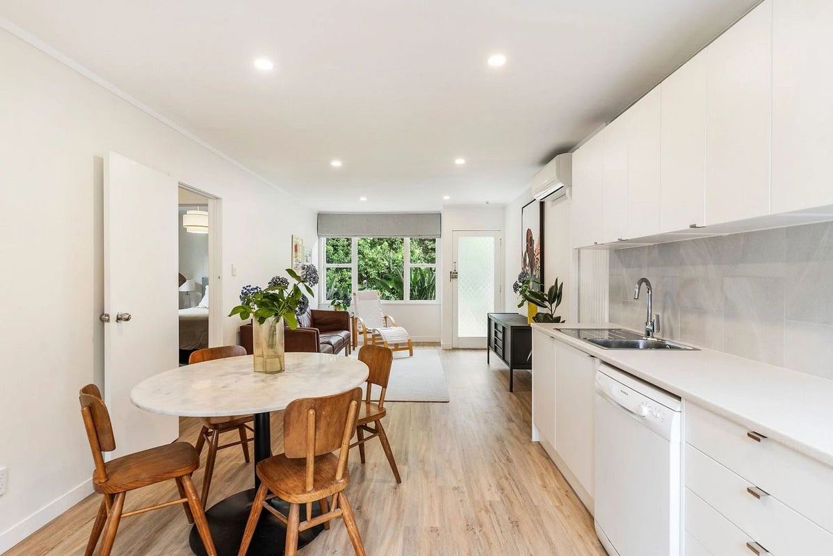 6/134 Edmonton Road, Te Atatu South, Auckland - Carousel 1
