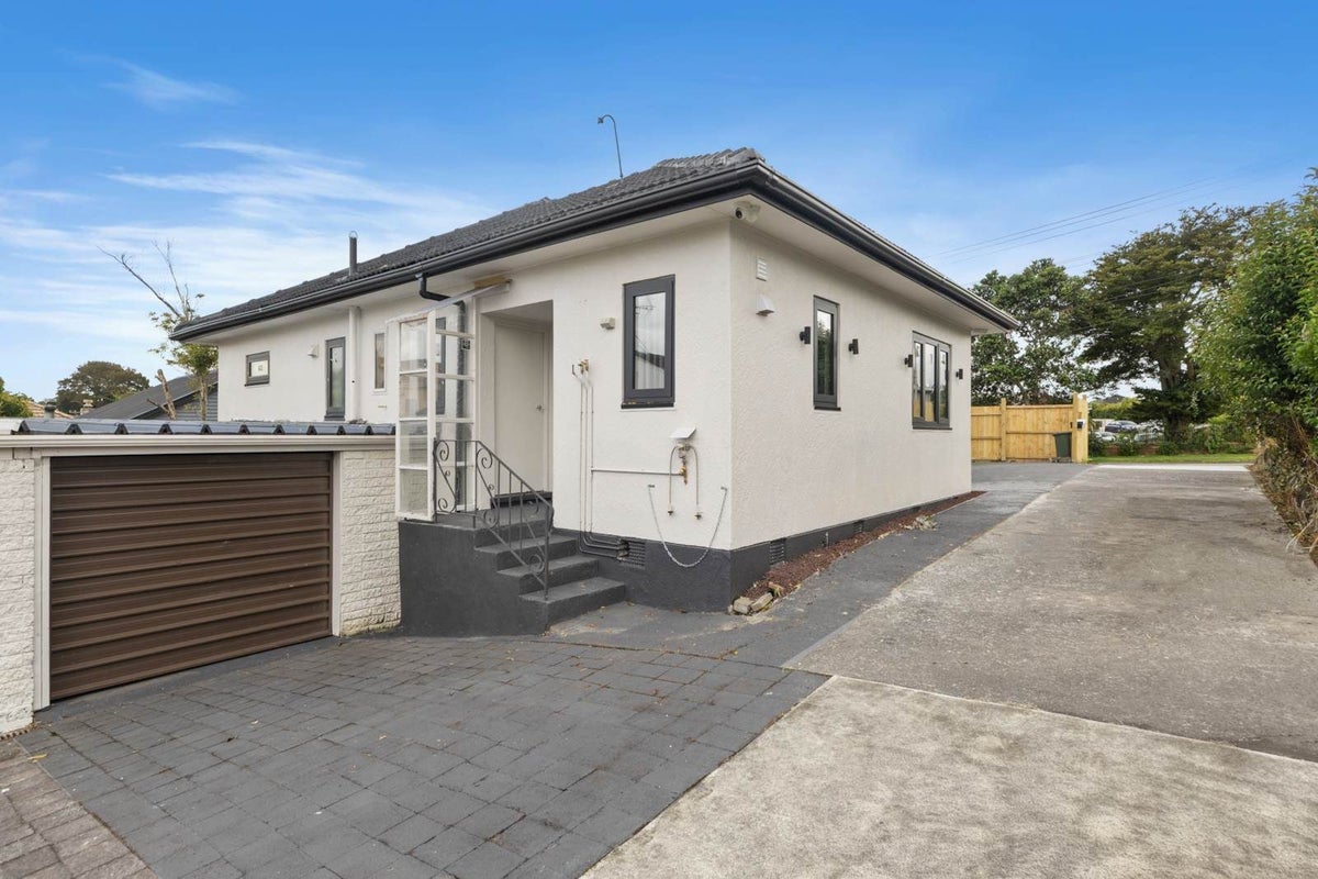 1/58 Weymouth Road, Manurewa, Auckland - Carousel 2