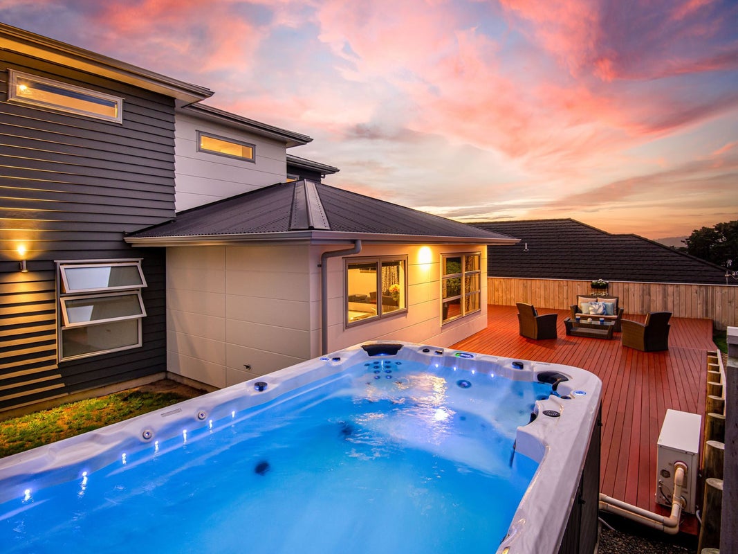 17 Ken Douglas Drive, Aotea, Porirua - Carousel 2