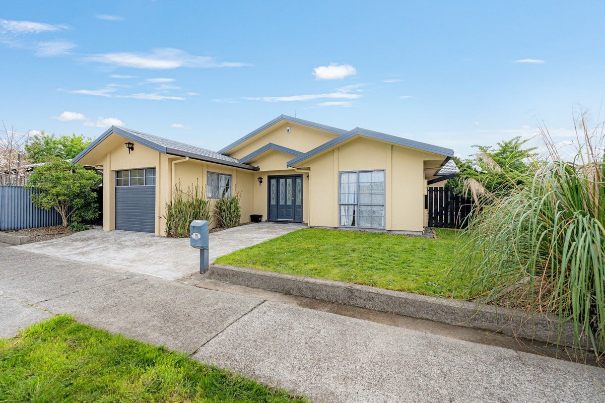 1B Laurel Place, Awapuni, Palmerston North - Carousel 1