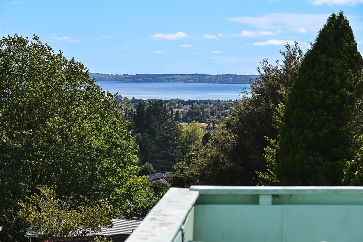 11 Rostrevor Place, Tihiotonga, Rotorua - Carousel 1