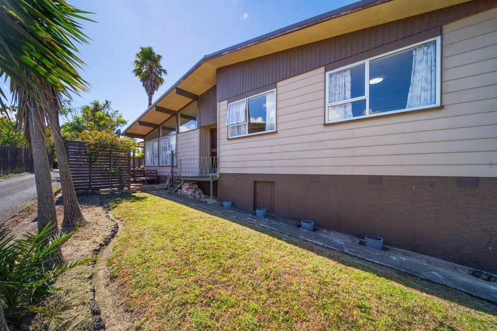 41 Ferndown Avenue, Papatoetoe, Auckland - Carousel 1