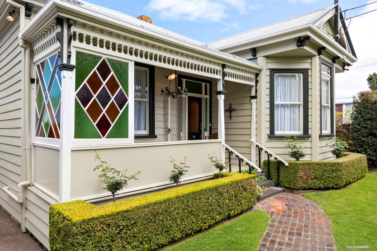 1 Queens Avenue, Mount Eden, Auckland - Carousel 25