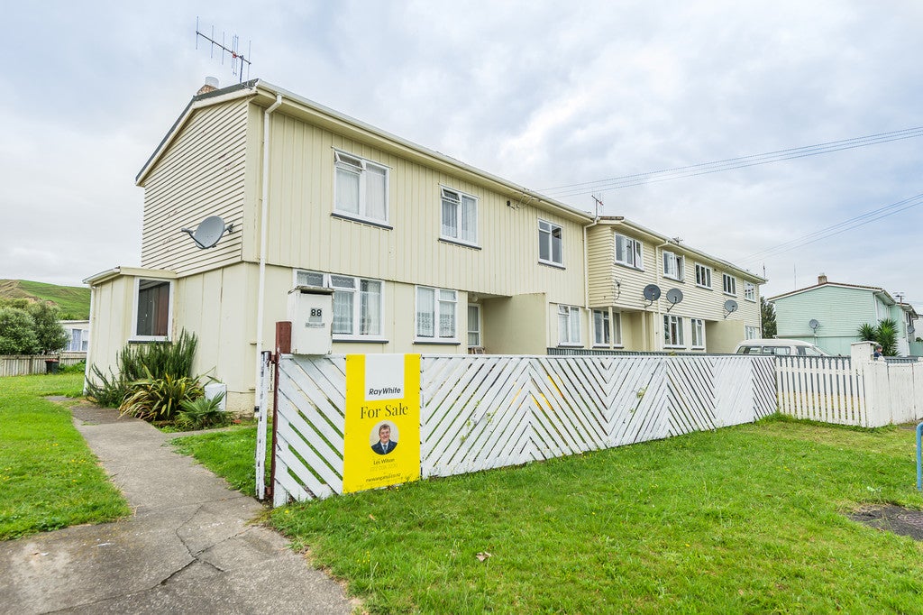 88 Talbot Street, Whanganui East, Whanganui - Carousel 1