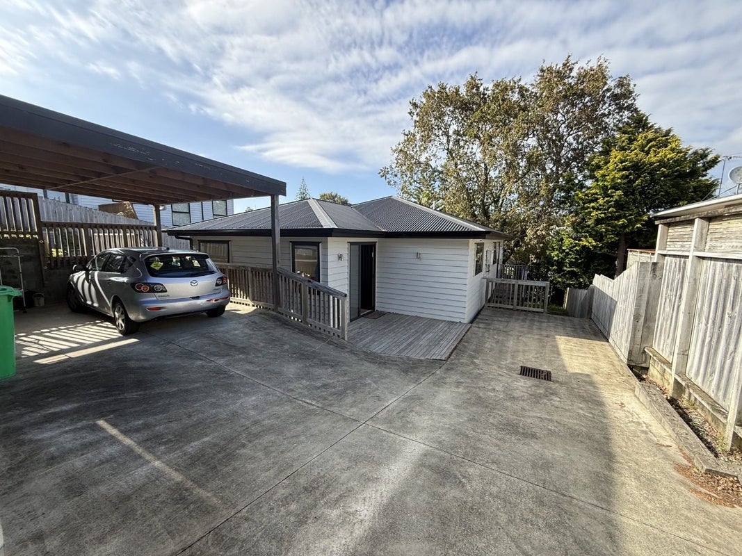 22A Sylvan Crescent, Te Atatu South, Auckland - Carousel 2