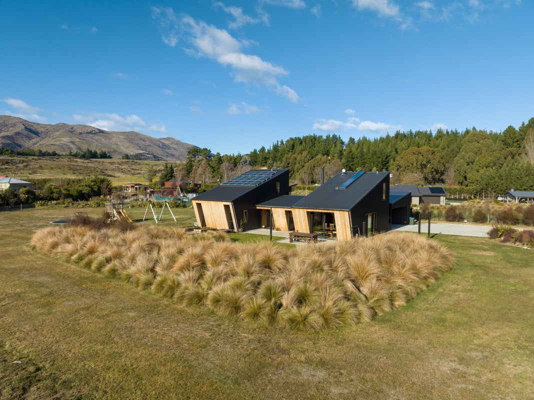20 Long Grass Place, Hawea Flat, Lake Hawea - Carousel 1