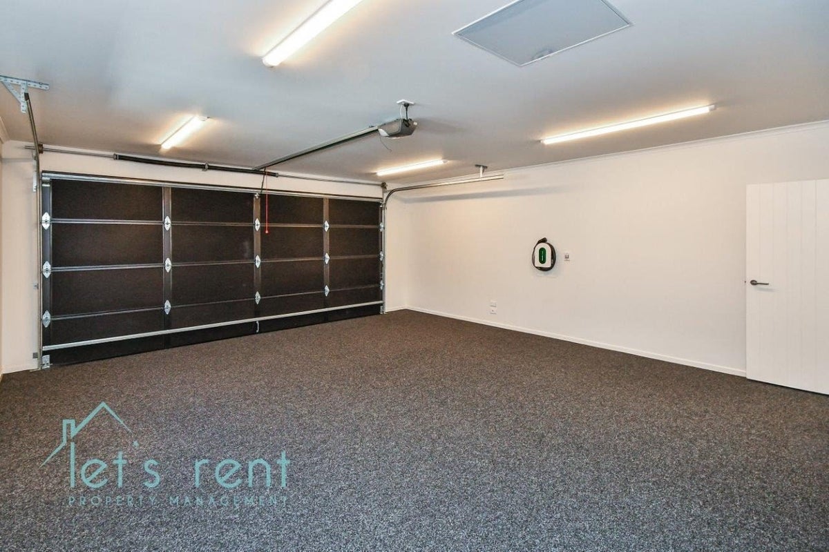 42 Evergreen Parade, Rosehill, Papakura - Carousel 21