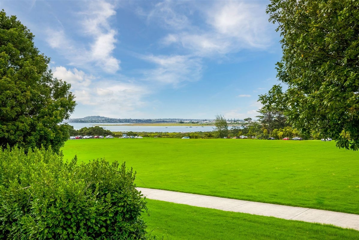 477 Te Atatu Road, Te Atatu Peninsula, Auckland - Carousel 1