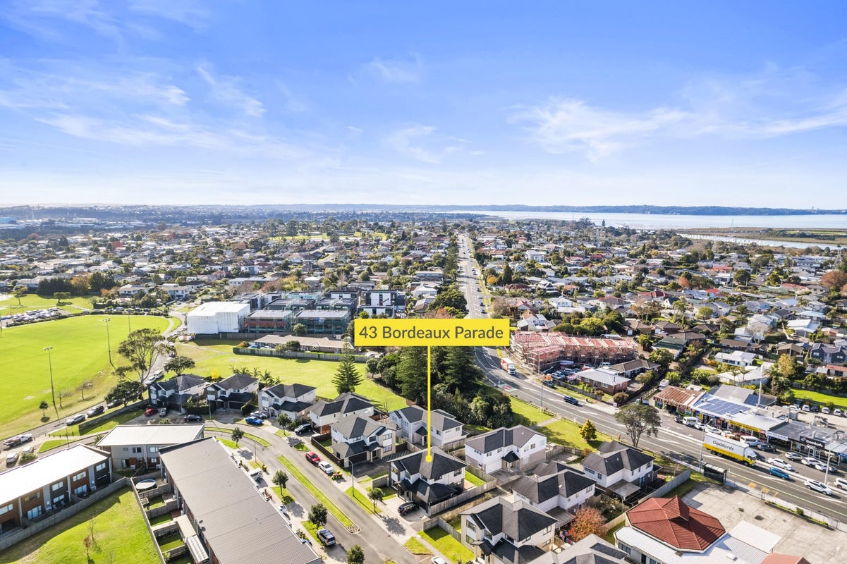 43 Bordeaux Parade, Te Atatu South, Auckland - Carousel 23