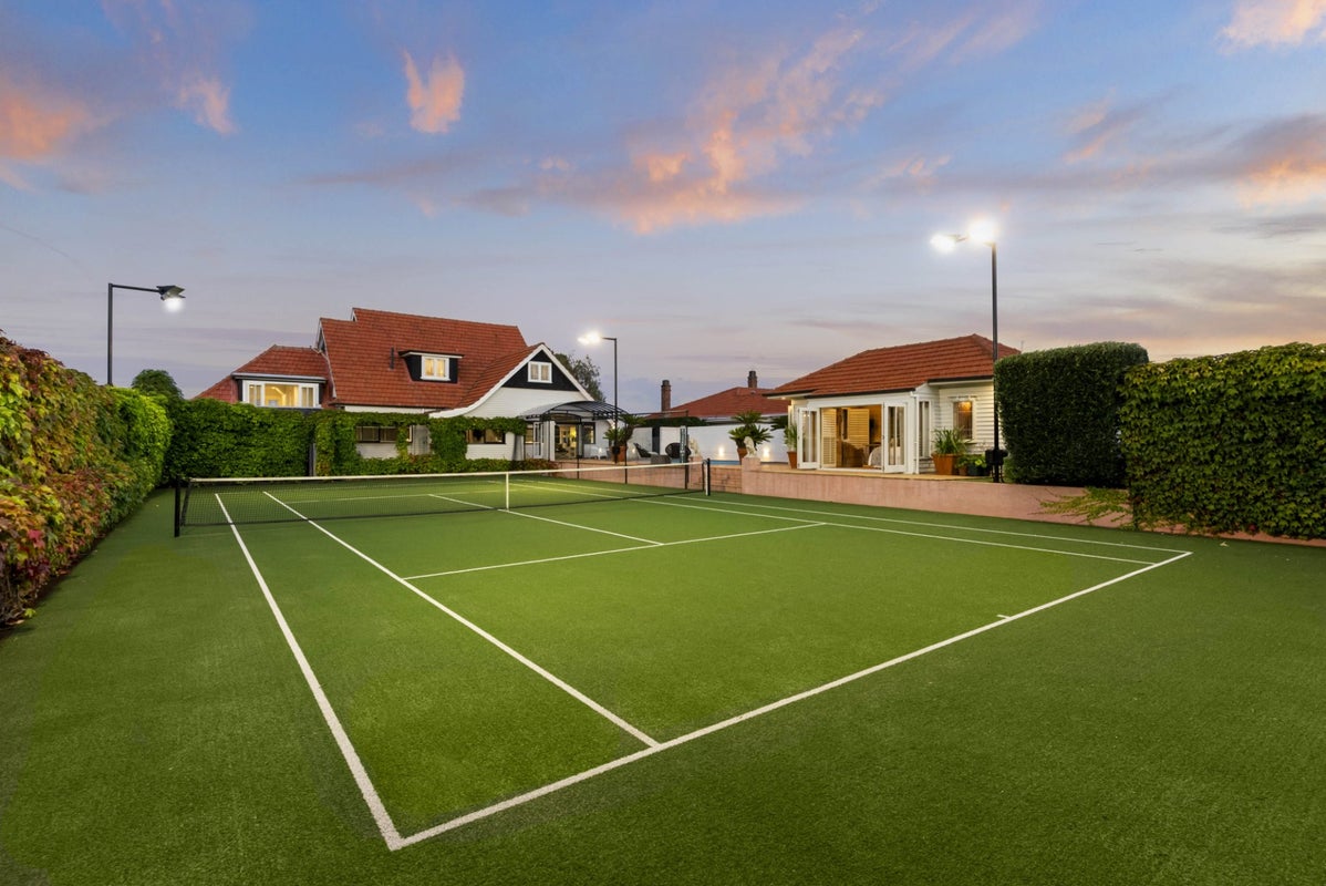 13 Maungakiekie Avenue, Greenlane, Auckland - Carousel 1