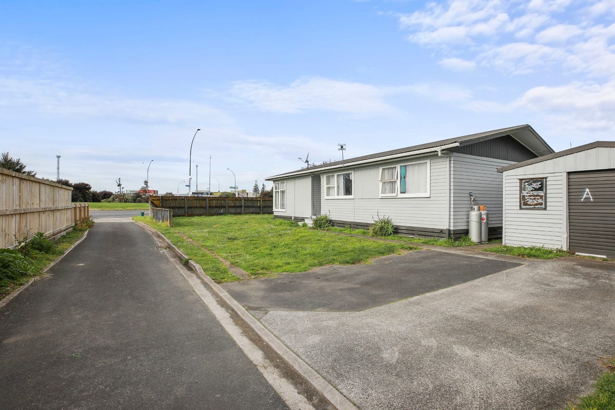 143A Avalon Drive, Nawton, Hamilton - Carousel 13