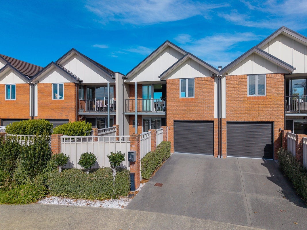 18 Henley Green, Northwood, Christchurch - Carousel 1