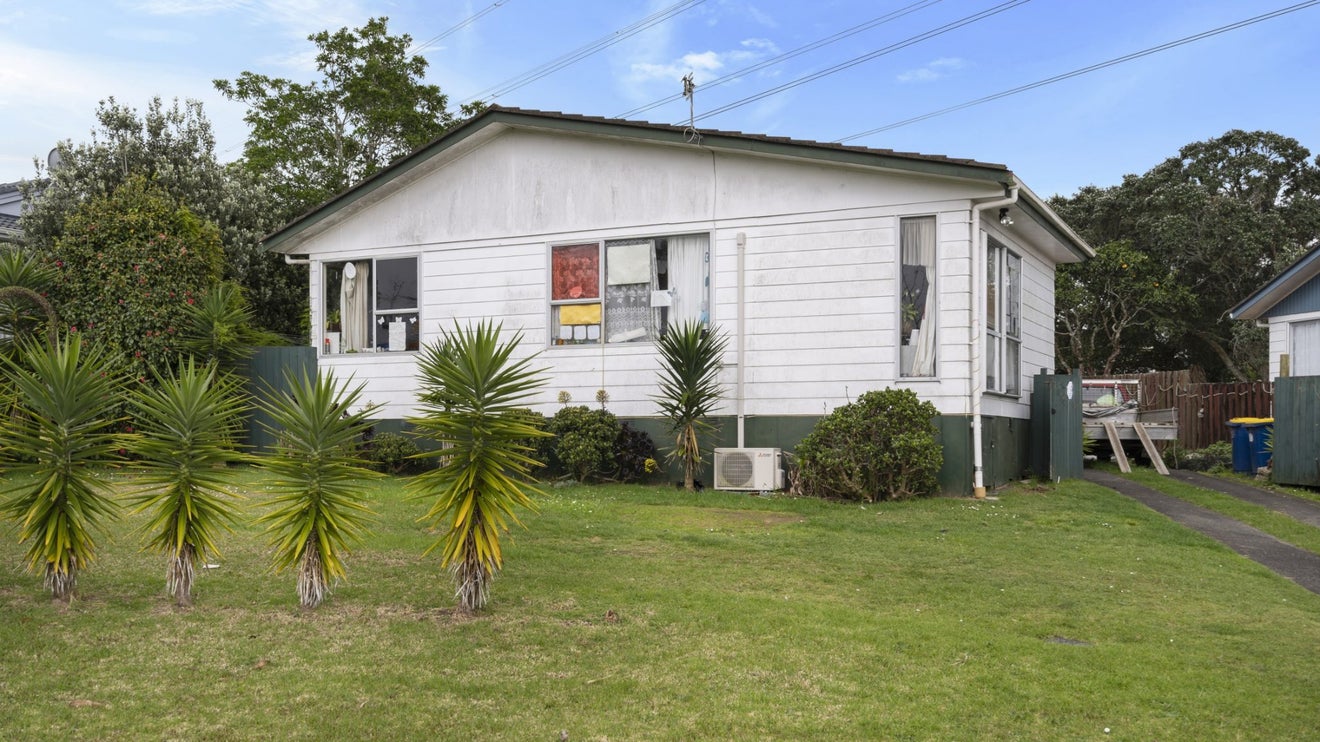 8 Cherry Tree Place, Massey, Auckland - Carousel 1