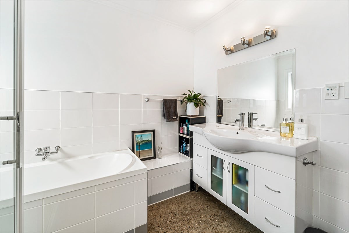 814 Whangaparaoa Road, Manly, Whangaparaoa - Carousel 24
