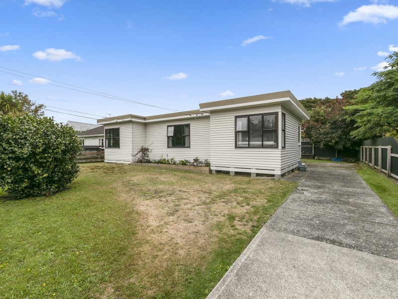 29 Gibbs Crescent, Wainuiomata, Lower Hutt - Carousel 1