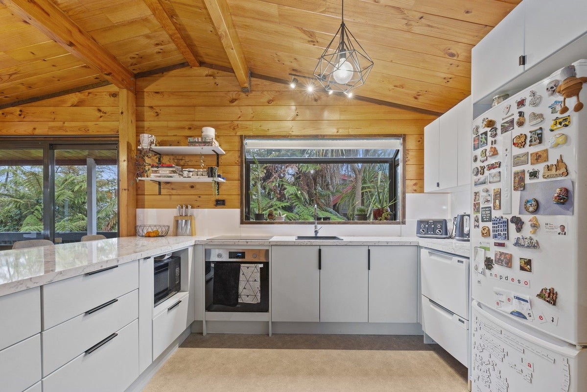 40 Icarus Place, Sunnybrook, Rotorua - Carousel 1