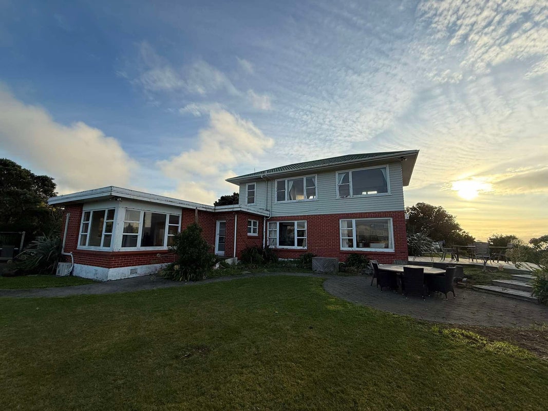 17 Rakeiora Grove, Korokoro, Lower Hutt - Carousel 1
