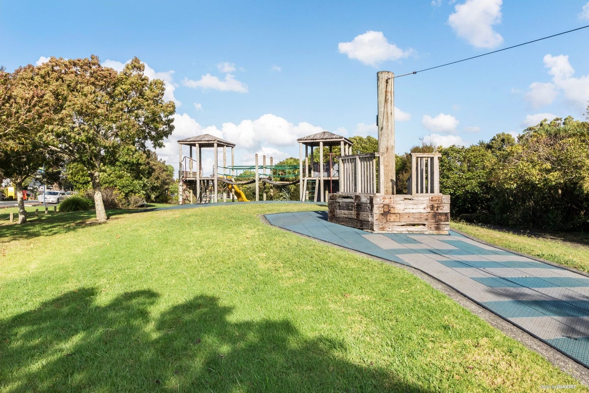 2/723 Swanson Road, Swanson, Auckland - Carousel 13