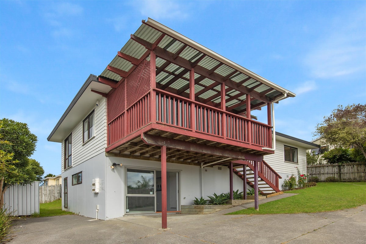 1/48 Barbados Drive, Unsworth Heights, Auckland - Carousel 1