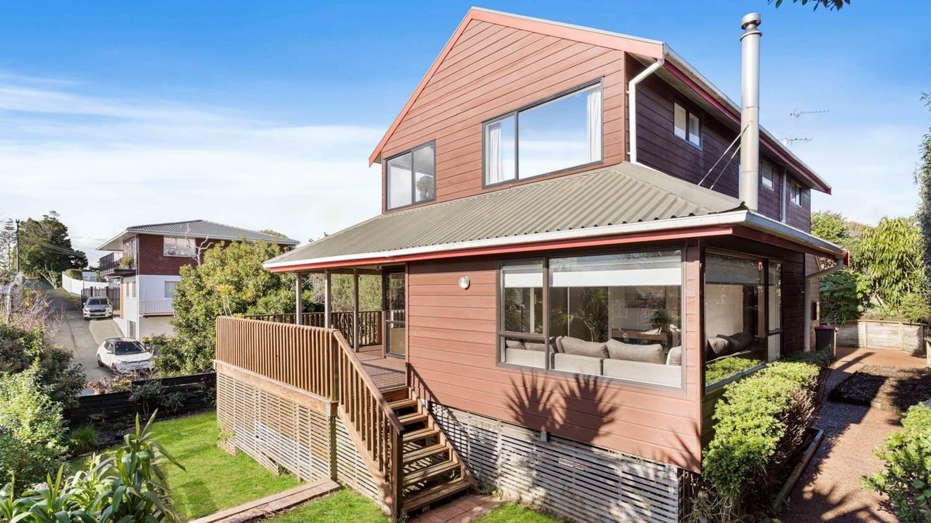 1 Riverview Road, New Lynn, Auckland - Carousel 1
