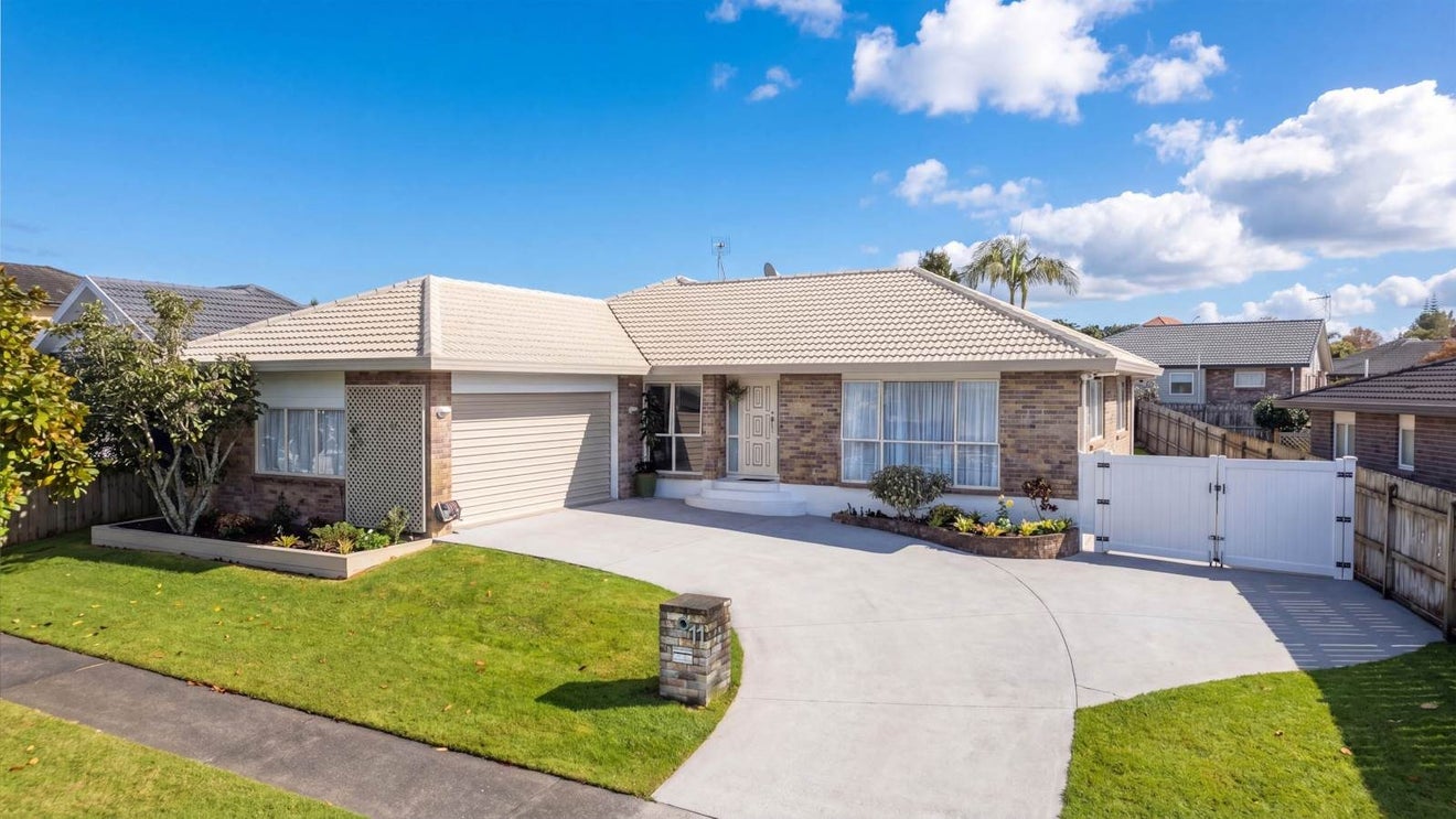 11 Amberwood Drive, Northpark, Auckland - Carousel 1