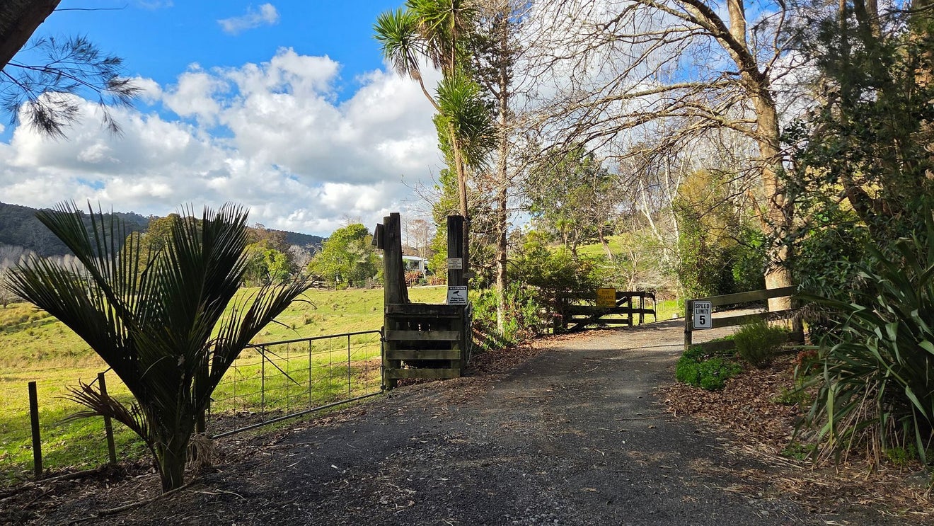 2 Long Road, Waitakere, Auckland - Carousel 1