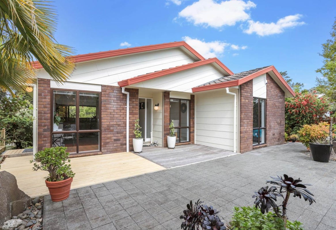 43 Vintage Drive, Henderson, Auckland - Carousel 1