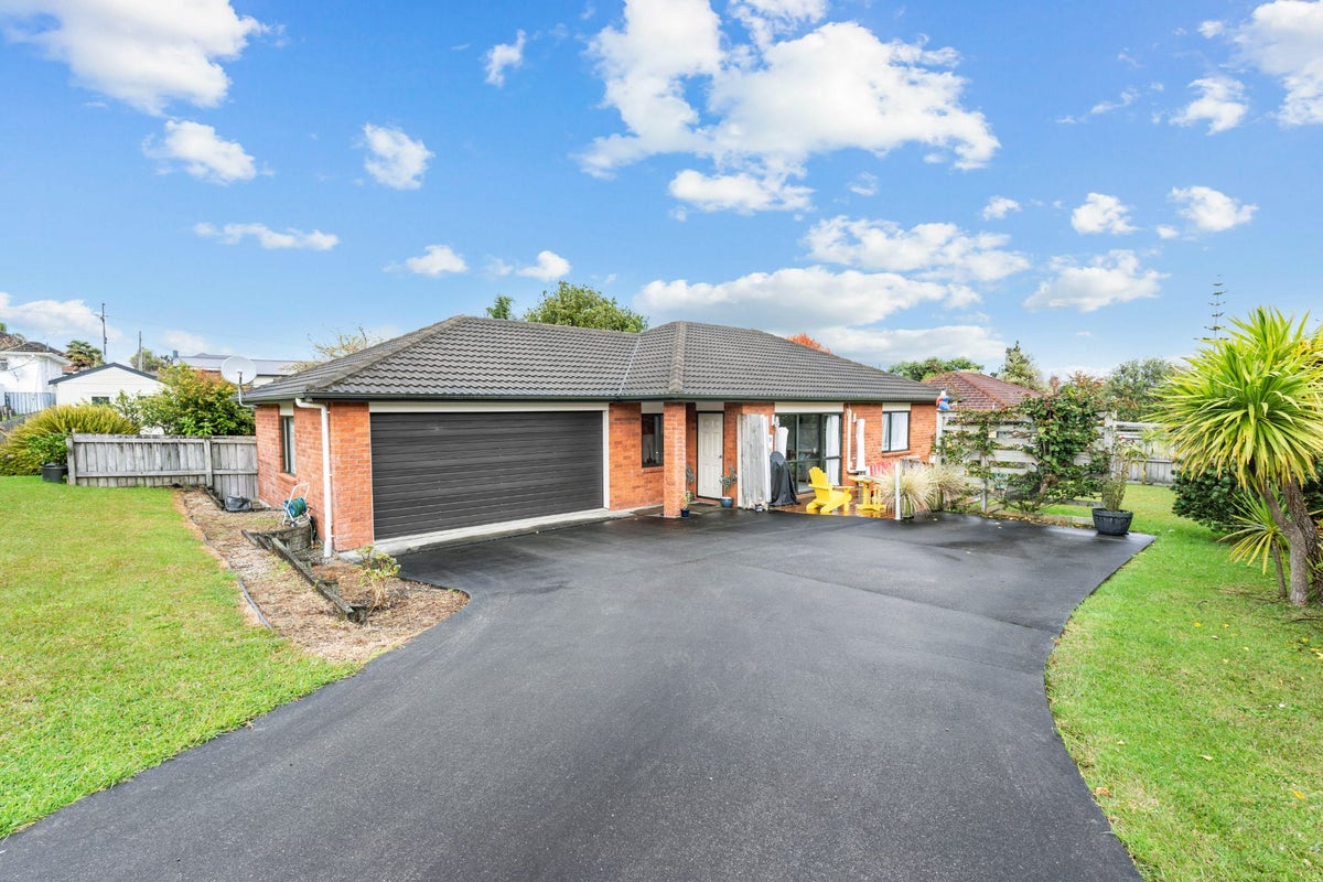 20 Roderick Place, Onerahi, Whangarei - Carousel 1