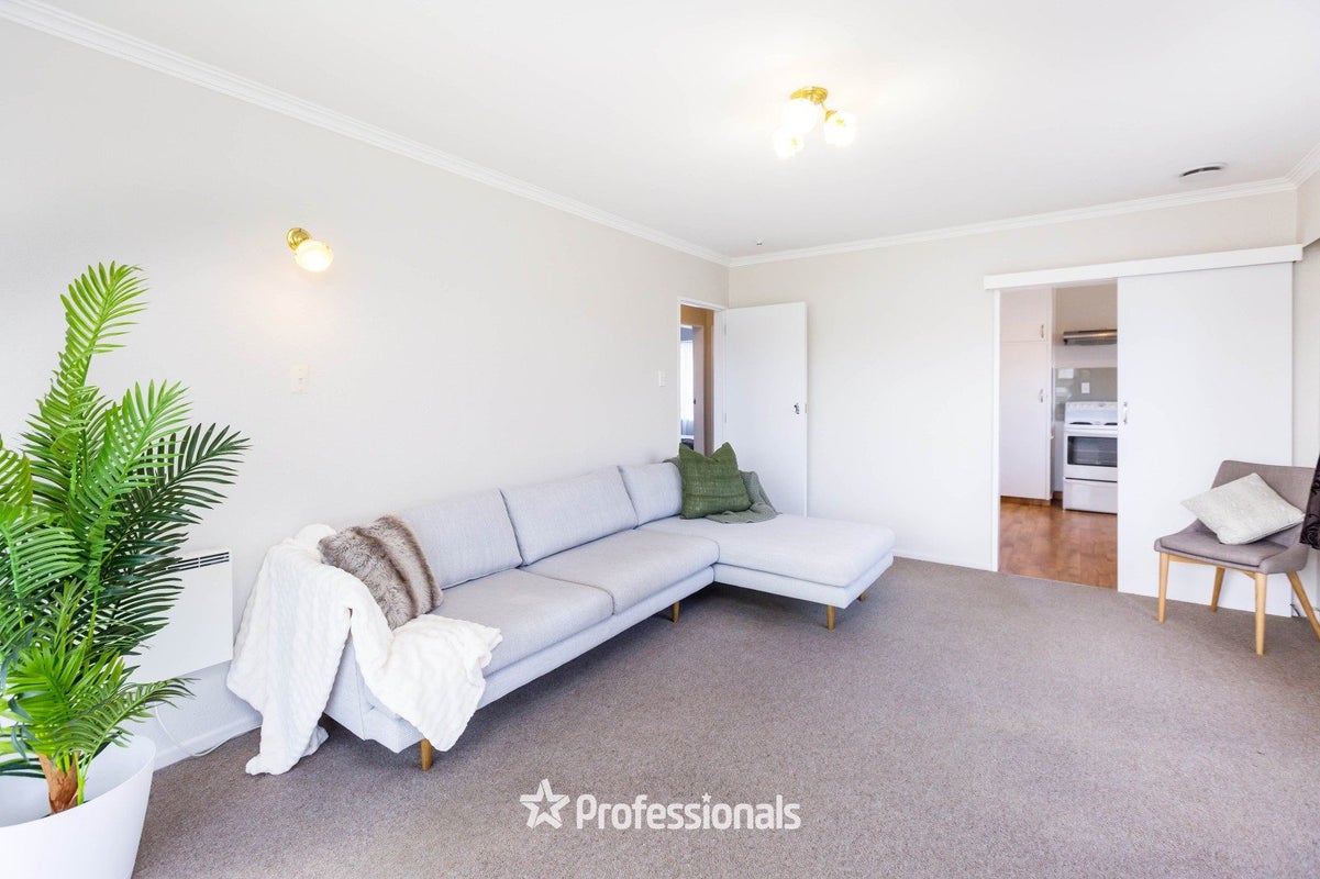 2/6 Hay Street, Ebdentown, Upper Hutt - Carousel 2