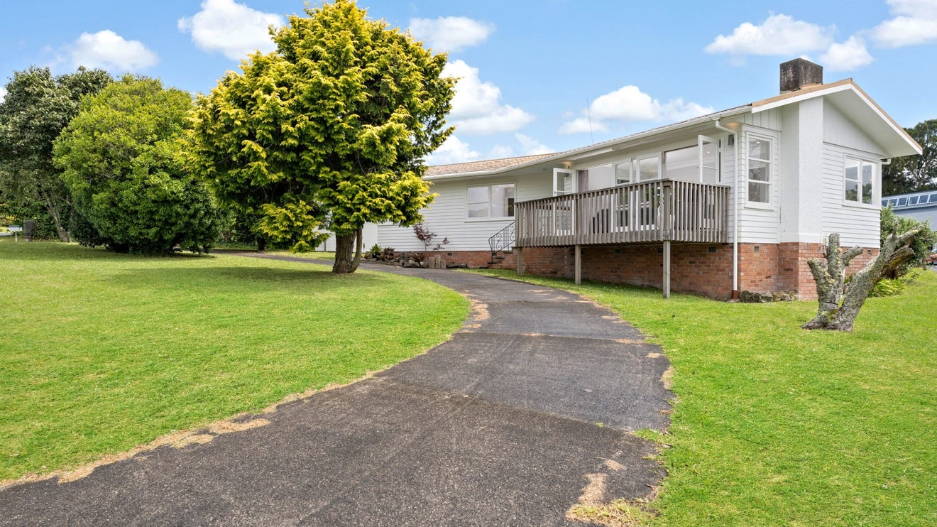 66 Divich Avenue, Te Atatu South, Auckland - Carousel 1