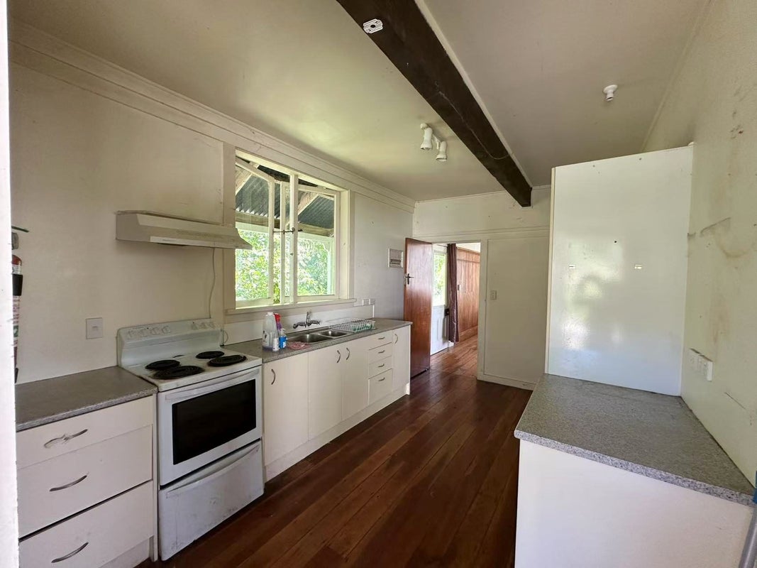 7 Glen Vista Place, Bayview, Auckland - Carousel 2