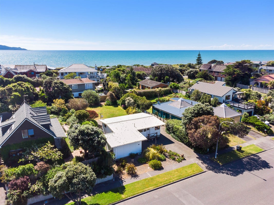 175 Tutere Street, Waikanae Beach, Waikanae - Carousel 2