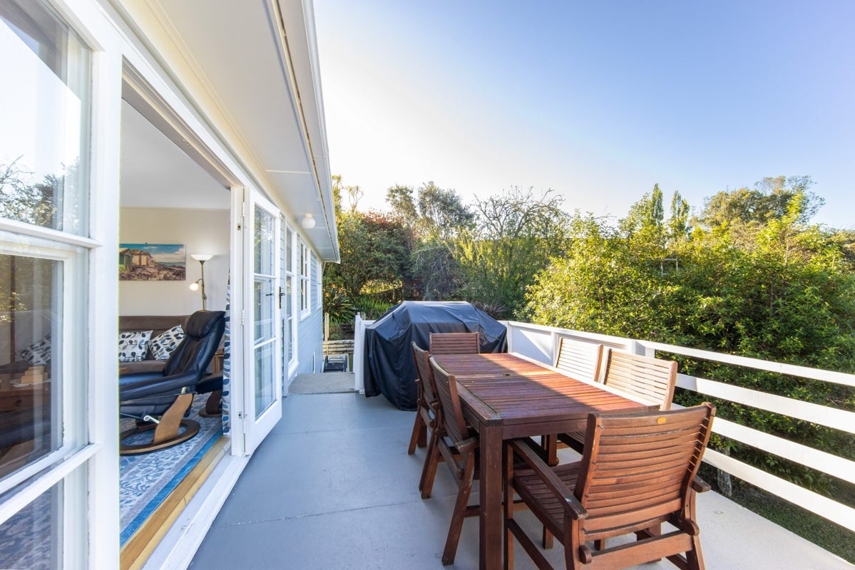 8 Vinceroy Place, Green Bay, Auckland - Carousel 2