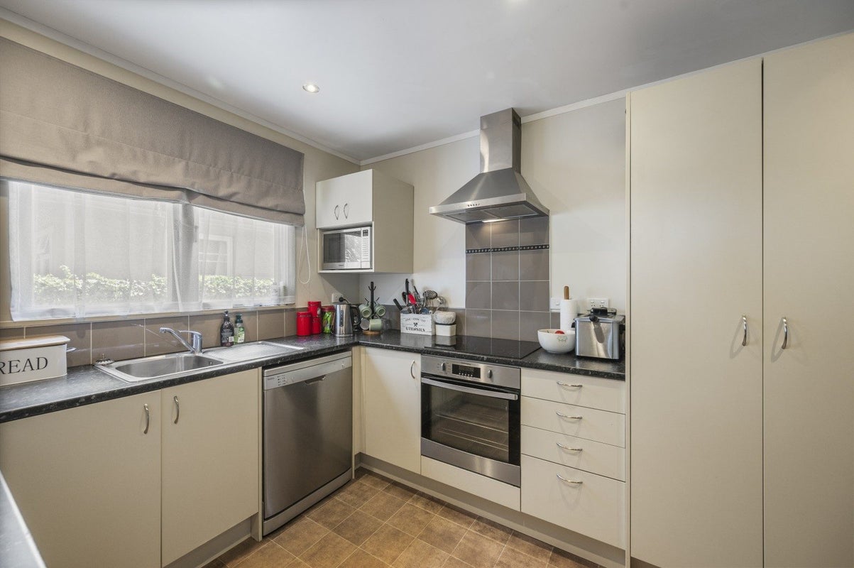 241 Mayfair Avenue, Mayfair, Hastings - Carousel 2