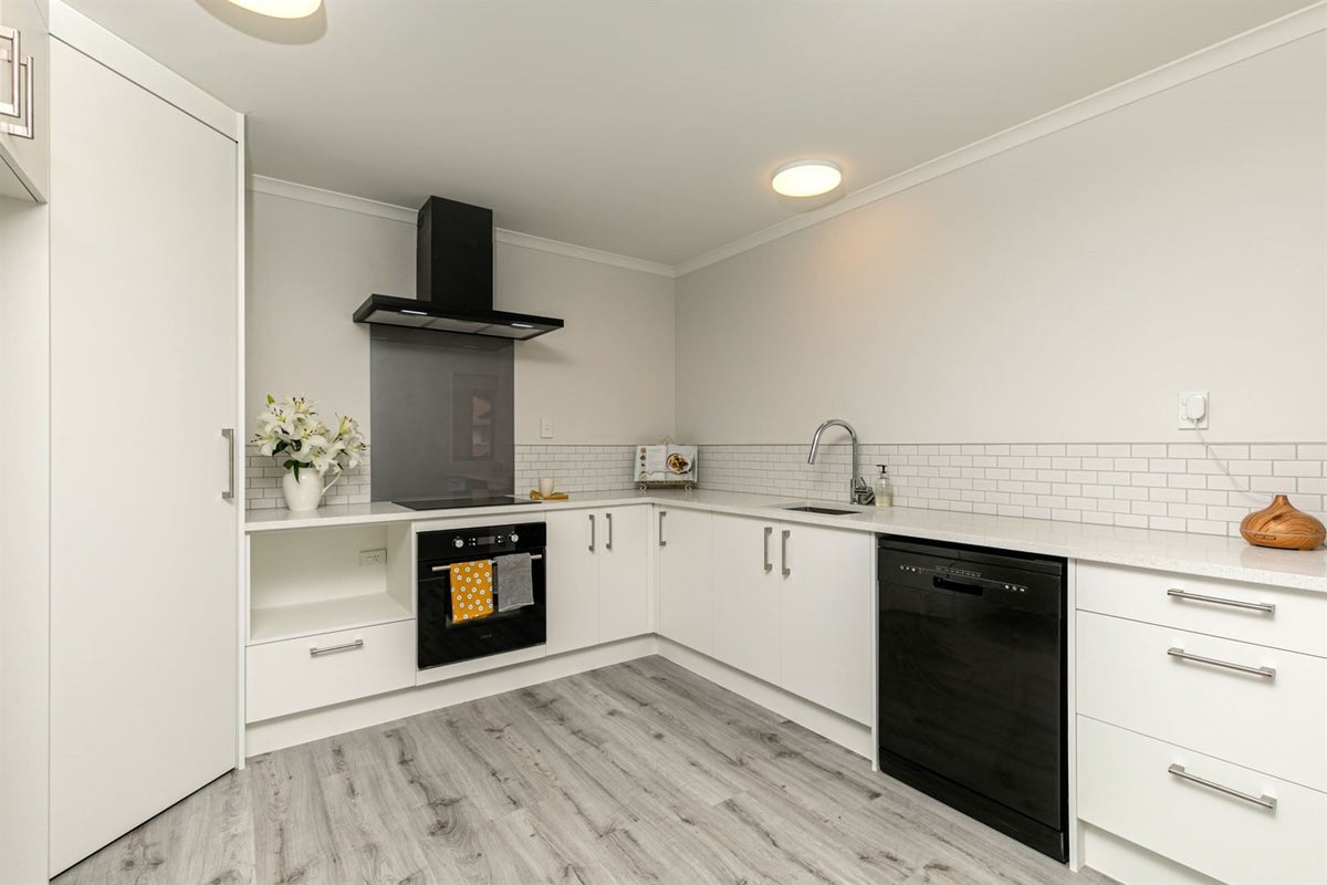 7 Elder Place, Massey, Auckland - Carousel 2