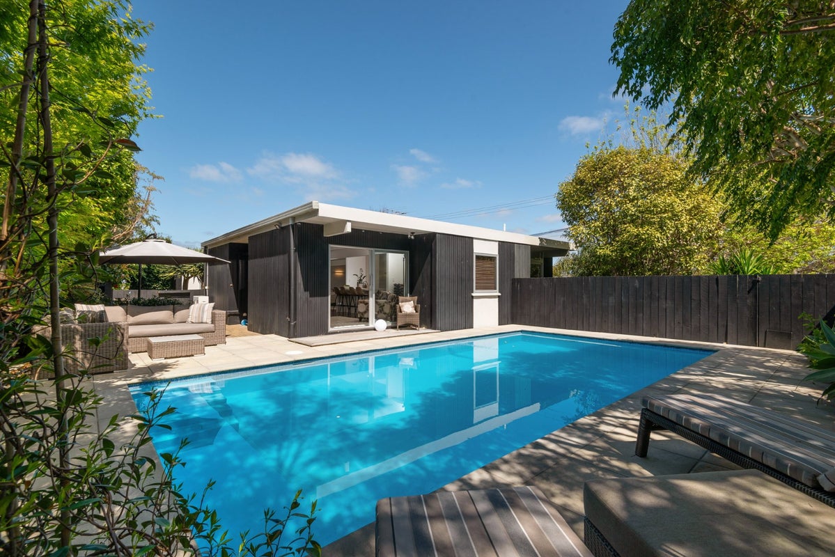473 Beach Road, Murrays Bay, Auckland - Carousel 1