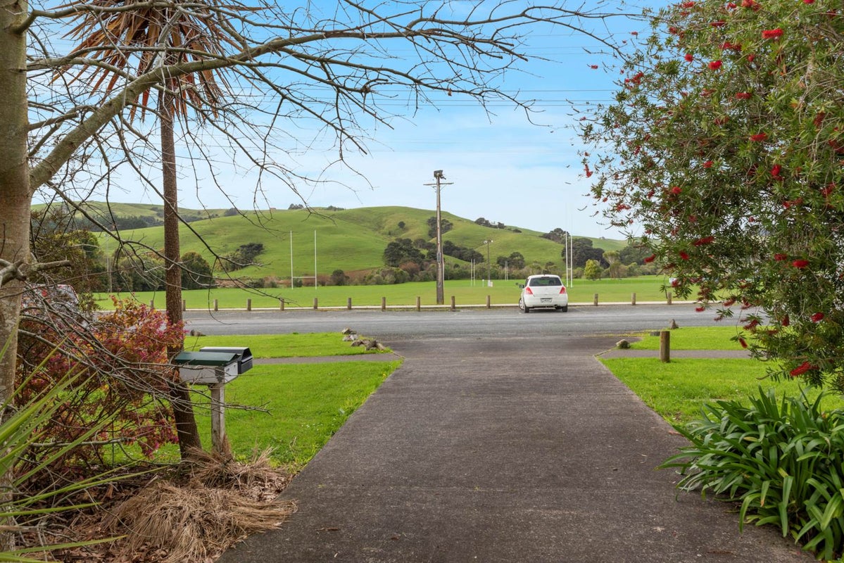 1/135 Awaroa Road, Helensville, Auckland - Carousel 2