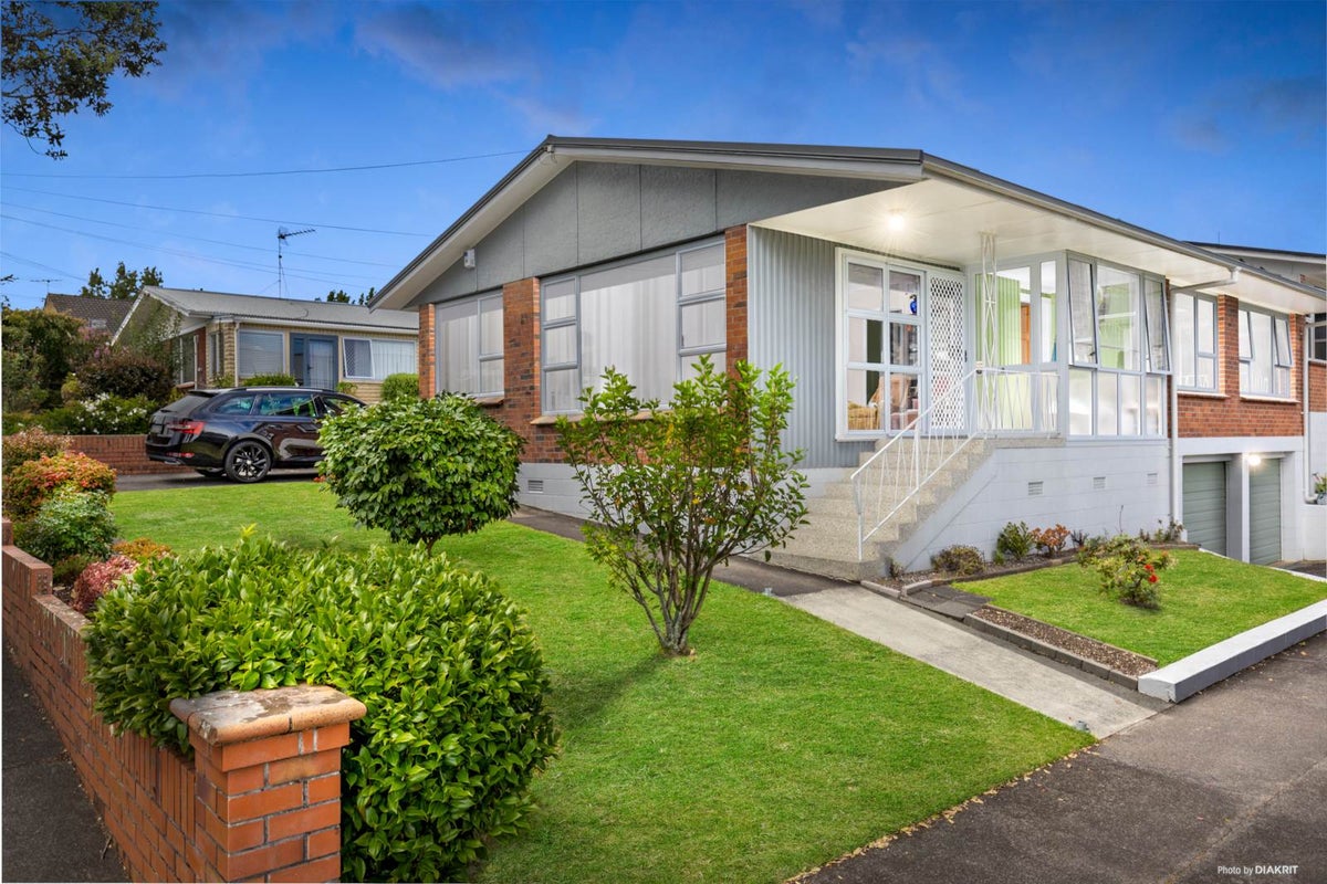 1/111 Riddell Road, Glendowie, Auckland - Carousel 1