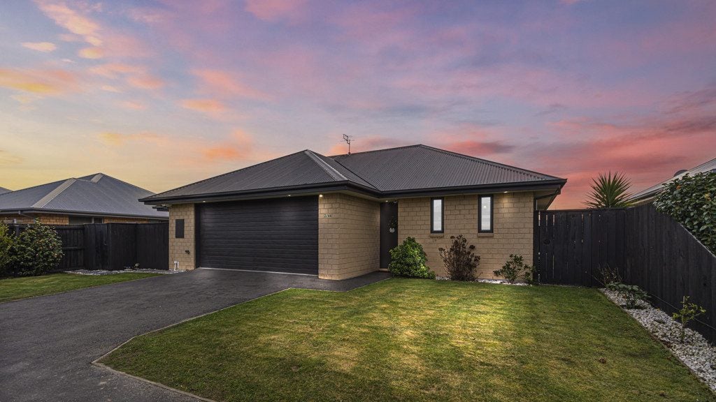 66A Somerville Crescent, Aidanfield, Christchurch - Carousel 1