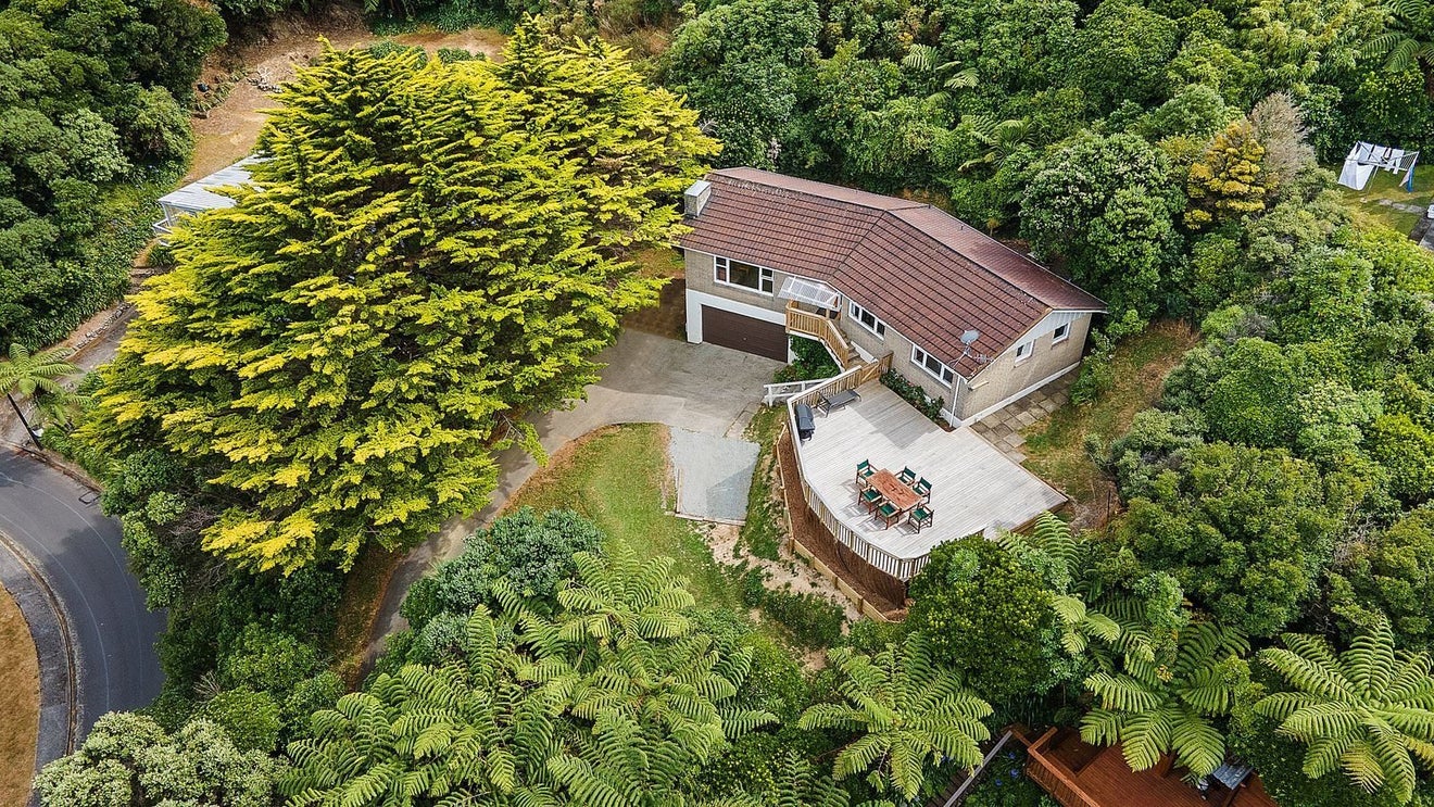 93 Dowse Drive, Maungaraki, Lower Hutt - Carousel 1