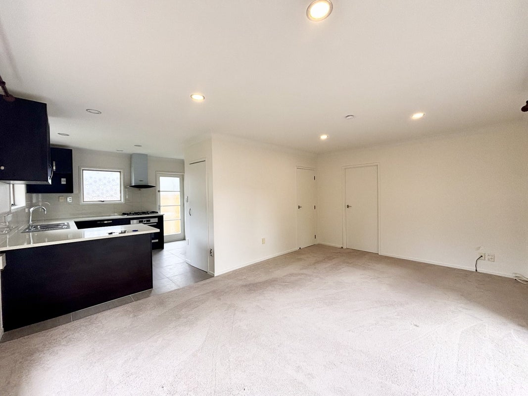 2/5 Teviot Place, Totara Vale, Auckland - Carousel 2