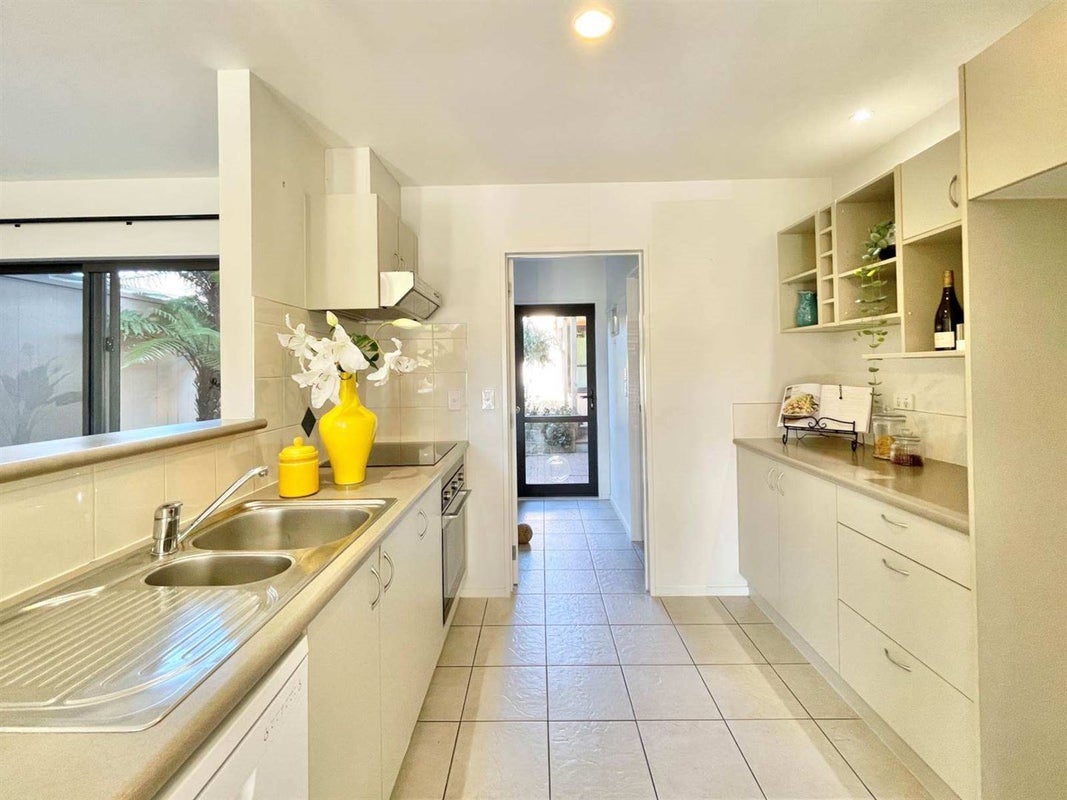 16 Spalding Rise, Golflands, Auckland - Carousel 2